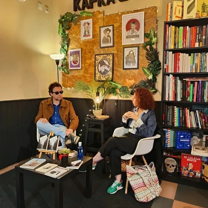 caeiromagno's tweet image. Presentación de Tren negro @edenhuida , con Emma Fernández en Librería Kafka &amp;amp; Co.