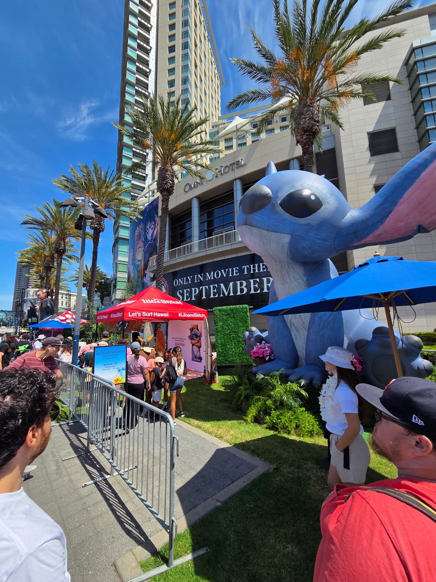 SDCC_Swagyu's tweet photo. @DisneyPlus Lilo &amp; Stitch offsite with a photo op and they are also giving away free pineapple soft serve. #sdcc #SDCC2025  #sdcc25 https://t.co/f2w7AEjG4y