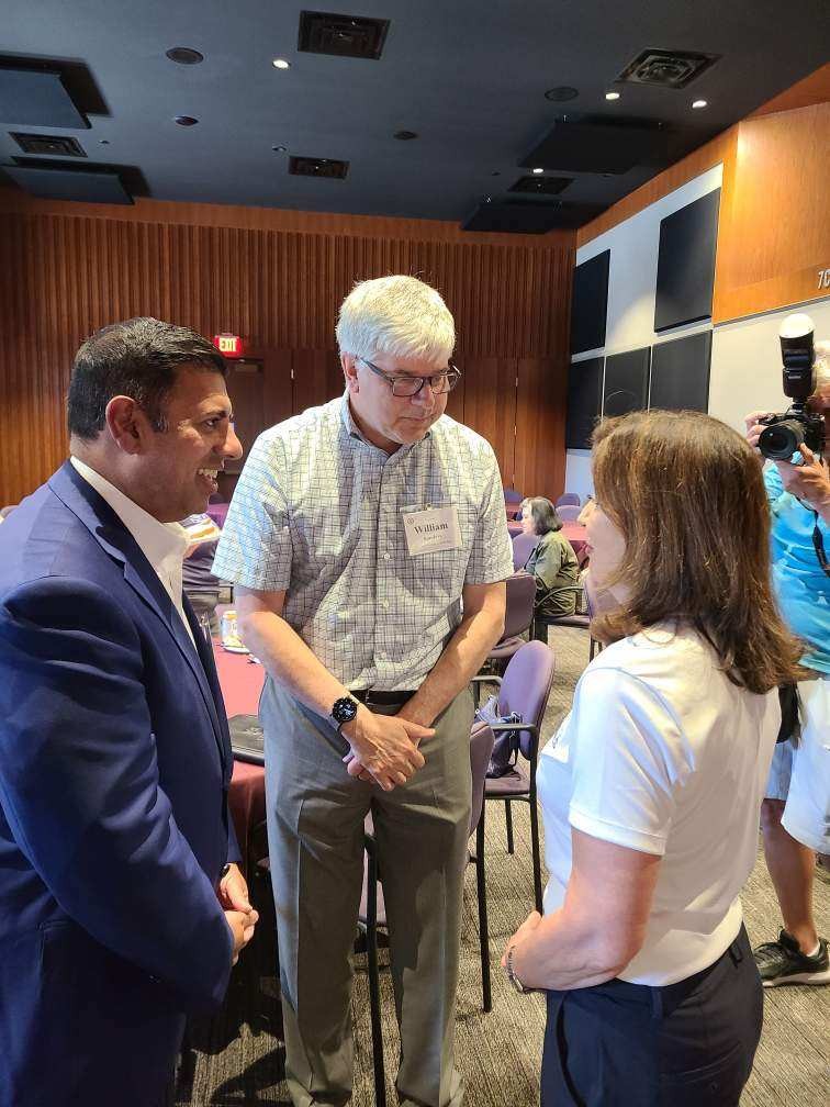RIT_GovComm's tweet image. It was great to connect @GovKathyHochul, @RITPresident, and @RIT_GovComm today to celebrate the #FingerLakes and #UpstateNY regions. #RIT #ROC #GoBills