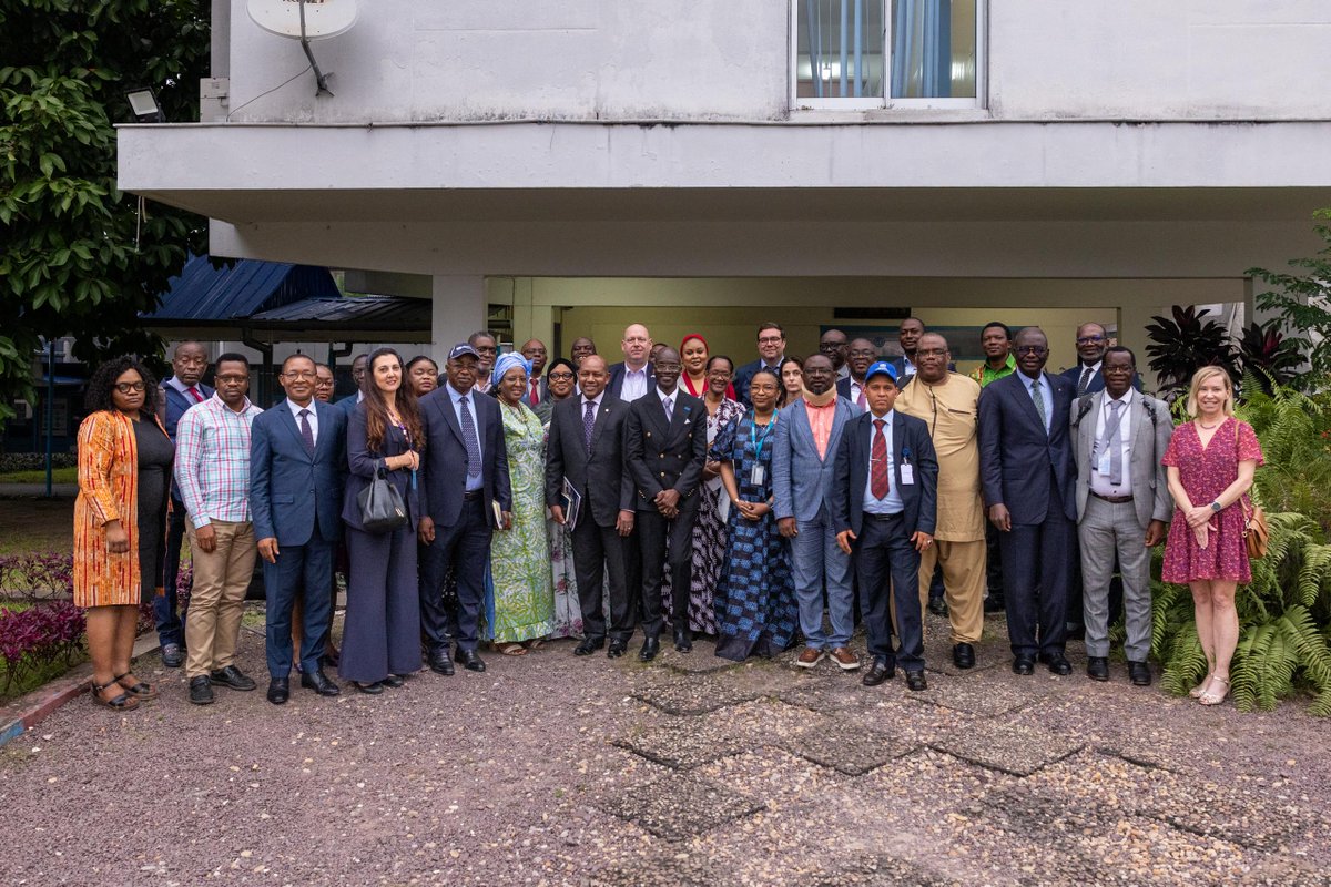 ProfJanabi's tweet image. Met with health partners today in the DRC 🇨🇩 for an open, engaging discussion on how we can better tackle health challenges.
Thank you for your continued collaboration with @WHO. It is driving real progress toward #HealthForAll.
With your support, we can achieve even more for…