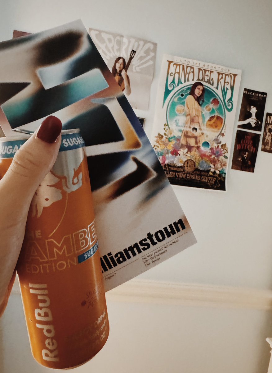 julesoceanblvd's tweet image. omw to williamstown! and drinking an amber redbull for the 3hr drive 💛