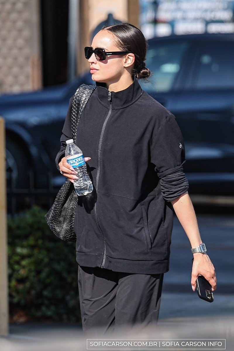 sofiacarsoninfo's tweet image. 📸 Novas fotos de Sofia Carson em West Hollywood.
Veja mais imagens em nossa galeria!
🔗 sofiacarson.com.br/galeria/thumbn…