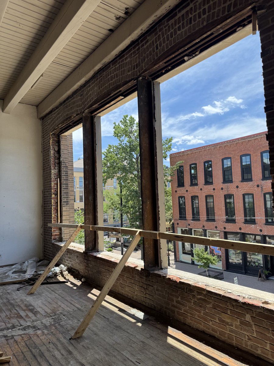 trevoracorn's tweet image. This has been a fun one. 

415 Delaware. 
Lateral structural retrofit. 
New elevators and stairs. 
New mechanical unit rooftop platform. 
New “Secret Garden” patio space to the North. 

Architectural design work by BNIM. Structural work by me and my friends at Walter P Moore