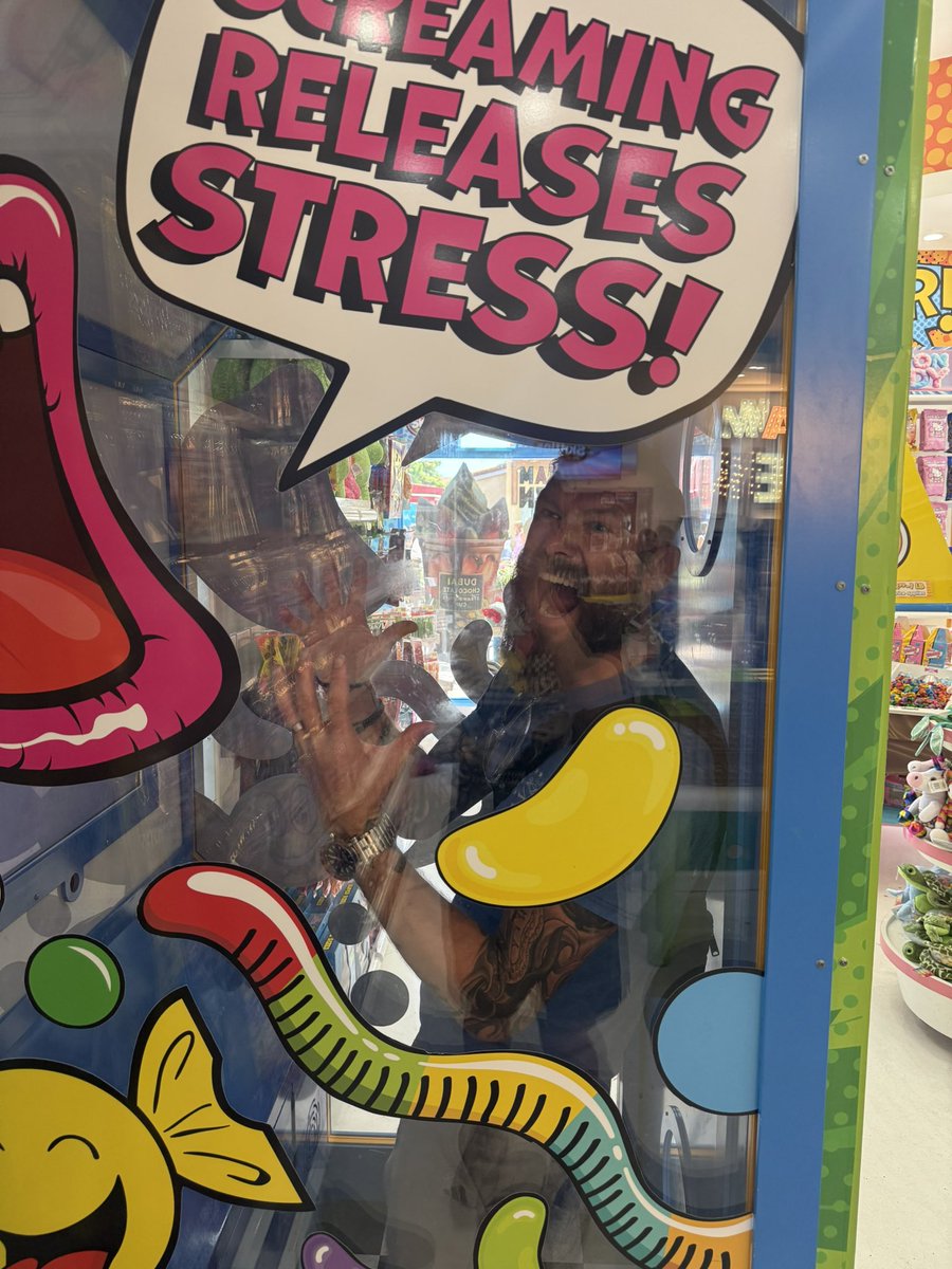 OffGridArmoryMN's tweet image. Thankfully I found a SCREAMING BOOTH! Blake did it again…. He sold yet another one of my High-End Guns while I am away on Vacation!
Can you guess which one!!?