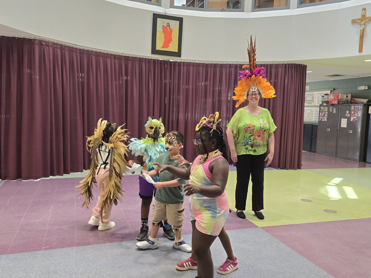 TCDSBSummerLrn's tweet image. Students from Our Lady of Fatima are enjoying Carnival day! Many thanks to Jadore_mas for leading us today. @TCDSB @KerrEteach @BrendaSevillano @KristyannSo