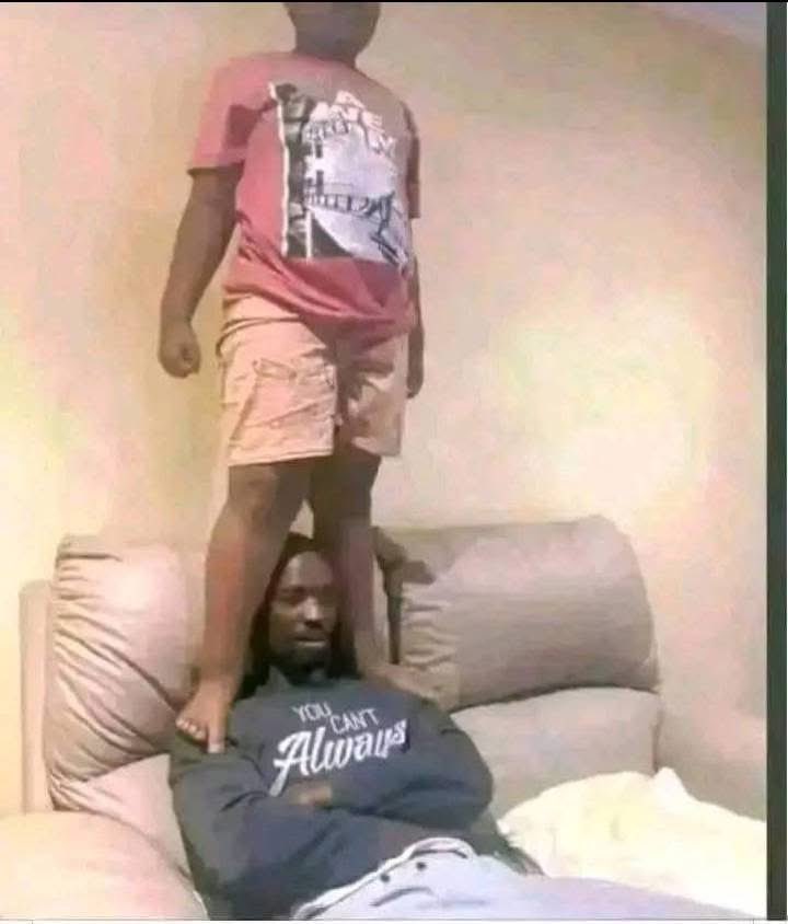 MT_Ntsonda's tweet image. Chris Excel in his back room as a stepfather.