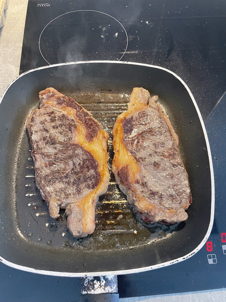 Stonkfather2021's tweet image. Sirloin steak from a 30 year old griddle pan
How you having it cooked?