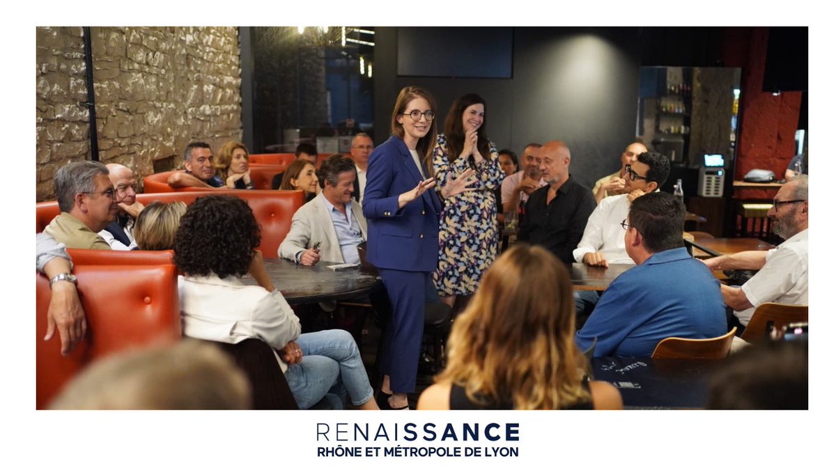 Renaissance_69's tweet image. 💬 Échanges passionnants avec la ministre @auroreberge en marge de sa visite à Lyon ! Merci à la ministre pour ce temps d’échanges avec nos militants.