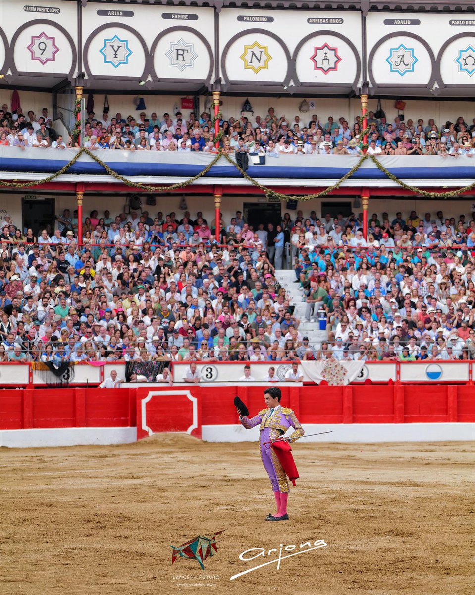 🔵Santander🔵
Marco Pérez corta 1 oreja a Bilboreal, tercer toro de la tarde de la ganadería de Puerto de San Lorenzo.

#feriadelnorte #santander