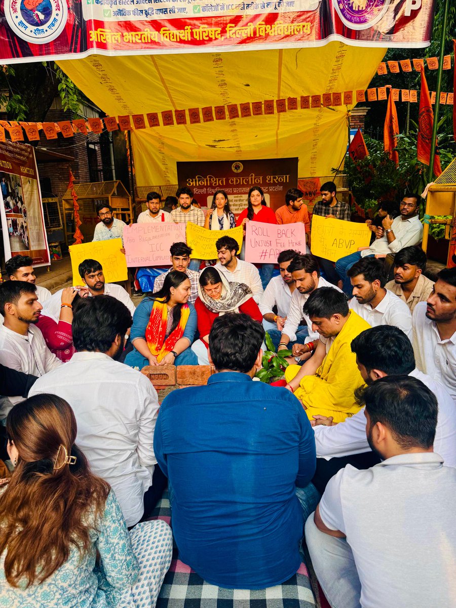 ABVP (@abvpvoice) on Twitter photo छात्र हितों के लिए अभाविप द्वारा किये जा रहे अनिश्चितकालीन धरना प्रदर्शन के चौथे दिन आज अभाविप दिल्ली विश्वविद्यालय के कार्यकर्ताओं द्वारा 'दिल्ली विश्वविद्यालय प्रशासन व कुलपति' के शत बुद्धि हेतु ' बुद्धि-शुद्धि' यज्ञ किया गया जिसमे राष्ट्रीय मंत्री सुश्री <a href="/ShivangiSpeaks/">Shivangi Kharwal</a> की छात्र हितों के लिए अभाविप द्वारा किये जा रहे अनिश्चितकालीन धरना प्रदर्शन के चौथे दिन आज अभाविप दिल्ली विश्वविद्यालय के कार्यकर्ताओं द्वारा 'दिल्ली विश्वविद्यालय प्रशासन व कुलपति' के शत बुद्धि हेतु ' बुद्धि-शुद्धि' यज्ञ किया गया जिसमे राष्ट्रीय मंत्री सुश्री <a href="/ShivangiSpeaks/">Shivangi Kharwal</a> की