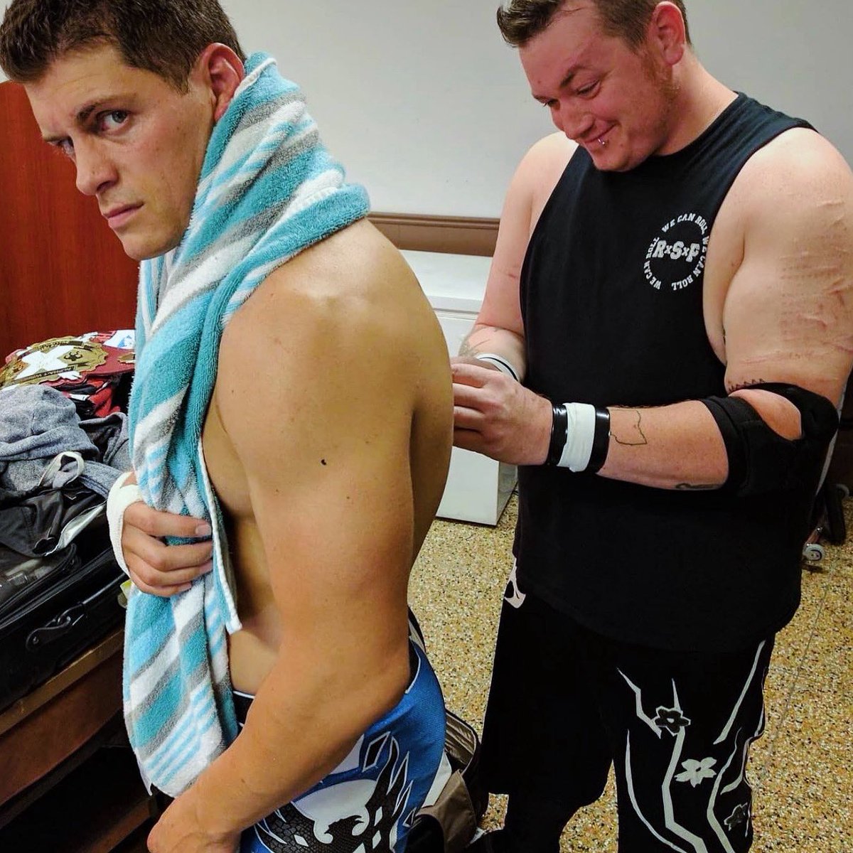 RickeyShanePage's tweet image. “You got any tacks?” - @CodyRhodes
Had to help a good brother out and pick tacks out of his back. I remember Ethan Page saying “hey Cody he’s the king of the deathmatch hahah I gotta take a picture of this”.
@A1Wrestling is truly a special place. The fans, the building, the…