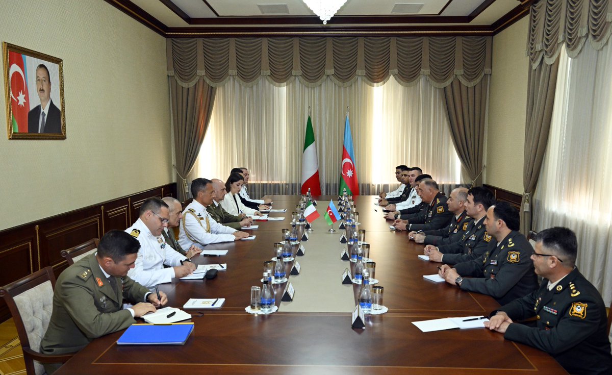 Conclusa la vista del Gen. #Portolano in #Azerbaijan🇦🇿. Rafforzata la partnership bilaterale e l’intesa per la cooperazione militare e industriale tra i due Paesi.
➡️ bit.ly/CHOD_Azerbaijan

#ForzeArmate🇮🇹  #UnaForzaperilPaese
