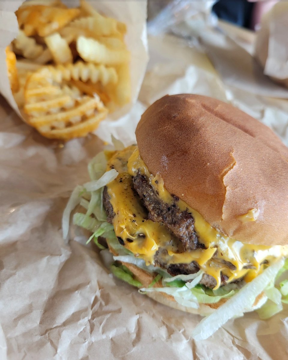 "Simple menu. Burgers, Sliders, Chicken, and Kids' menu. Also, their shakes are excellent. Get the Frix as your fry choice. The staff is super friendly and efficient. The dining area was well-kept and clean. This was our first time there and it will not be our last." 📸 : Justin