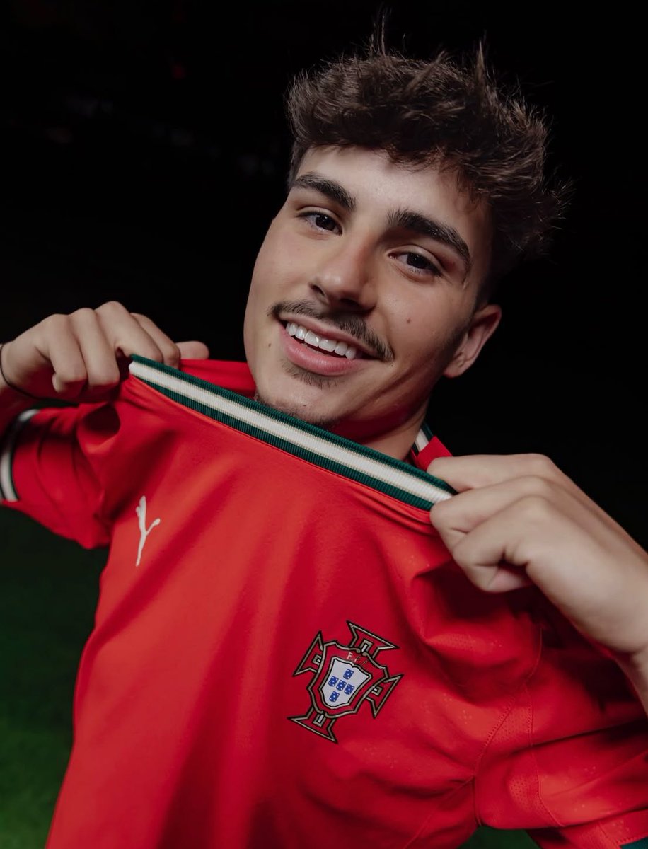 JFtransfers's tweet image. 🚨🐉| O FC Porto pondera avançar para a contratação de Rodrigo Gomes, conforme avança @sebsousapinto.
Os dragões procuram, nesta fase, conhecer as condições de um eventual negócio pelo extremo, que pertence aos Wolves. 🇵🇹