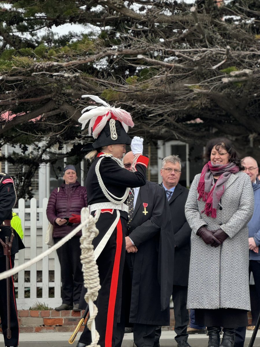 GHFalklands's tweet image. Today we wish Her Excellency Alison Blake CMG farewell after 3 years serving as the Governor of the #Falklands. 🇬🇧🇫🇰
Members of the community gathered to wish goodbye to the Governor at a farewell parade which included the handing back of the sword, a gun salute & flypast.