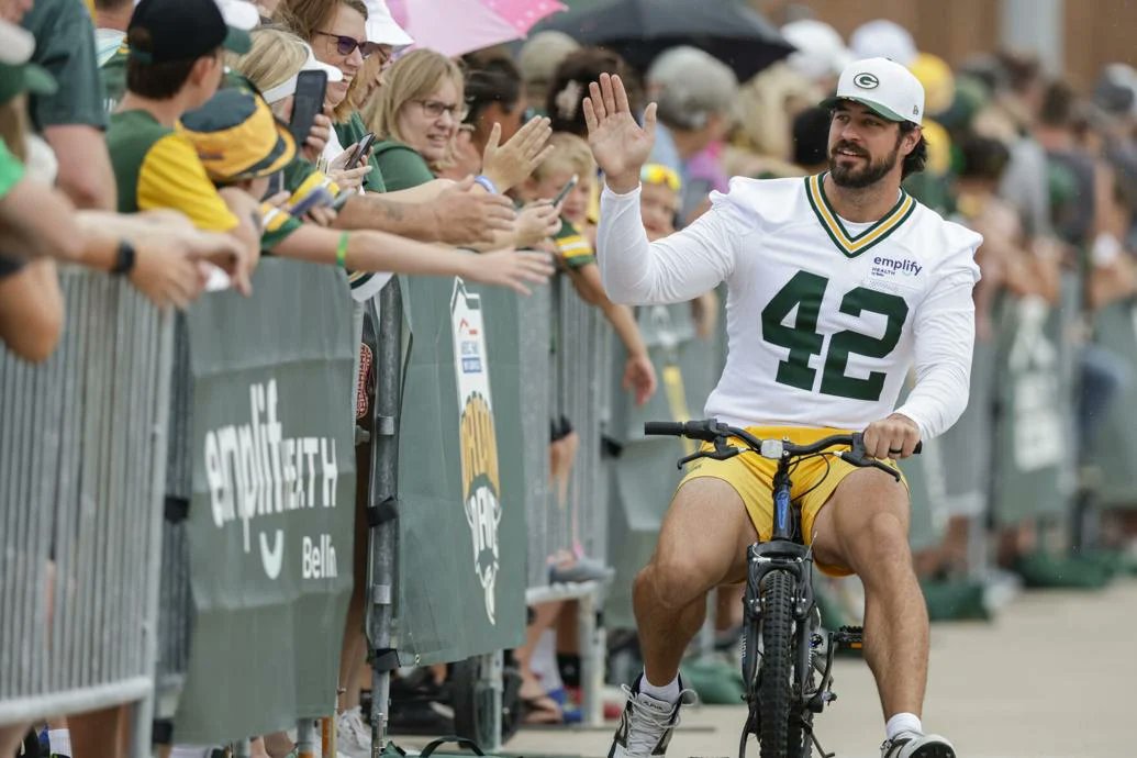 ProStarSports's tweet image. Yessir! And here's a great shot of @Packers Matt Orzech headed off to the practice field as well! Love it! #ProStarFamily