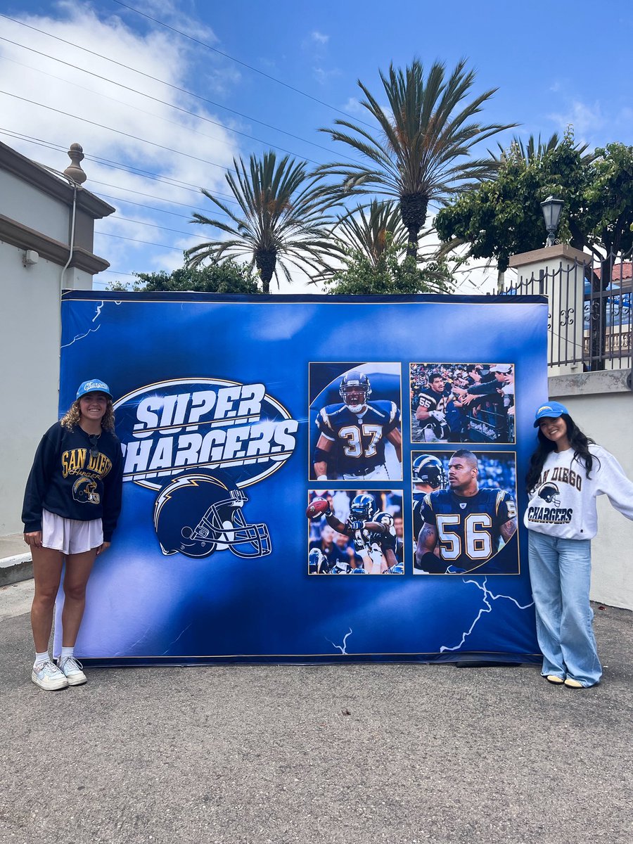 daylightdaryl's tweet image. it’s hard to put into words how much it meant to have the @chargers back in san diego this week. this is the team of my childhood! @camerondicker