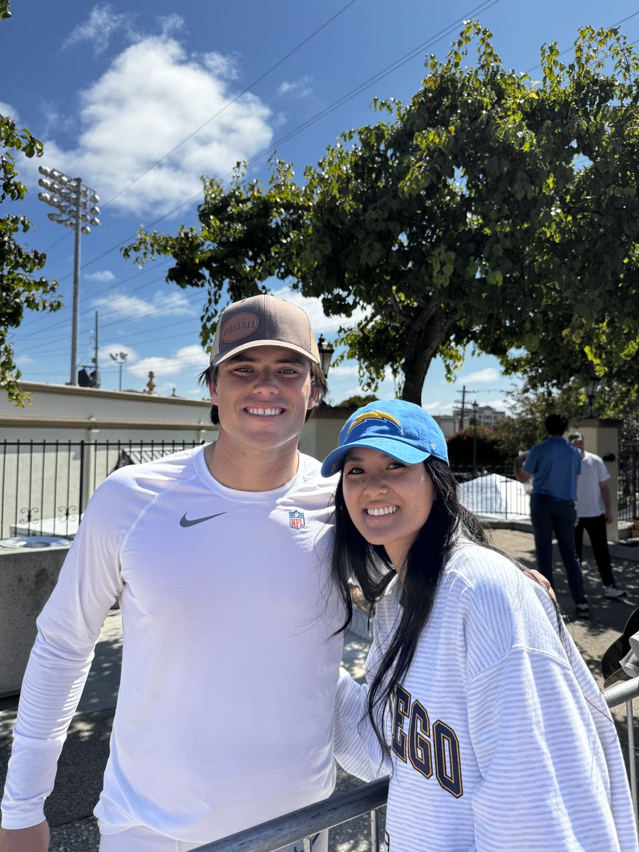 daylightdaryl's tweet image. it’s hard to put into words how much it meant to have the @chargers back in san diego this week. this is the team of my childhood! @camerondicker