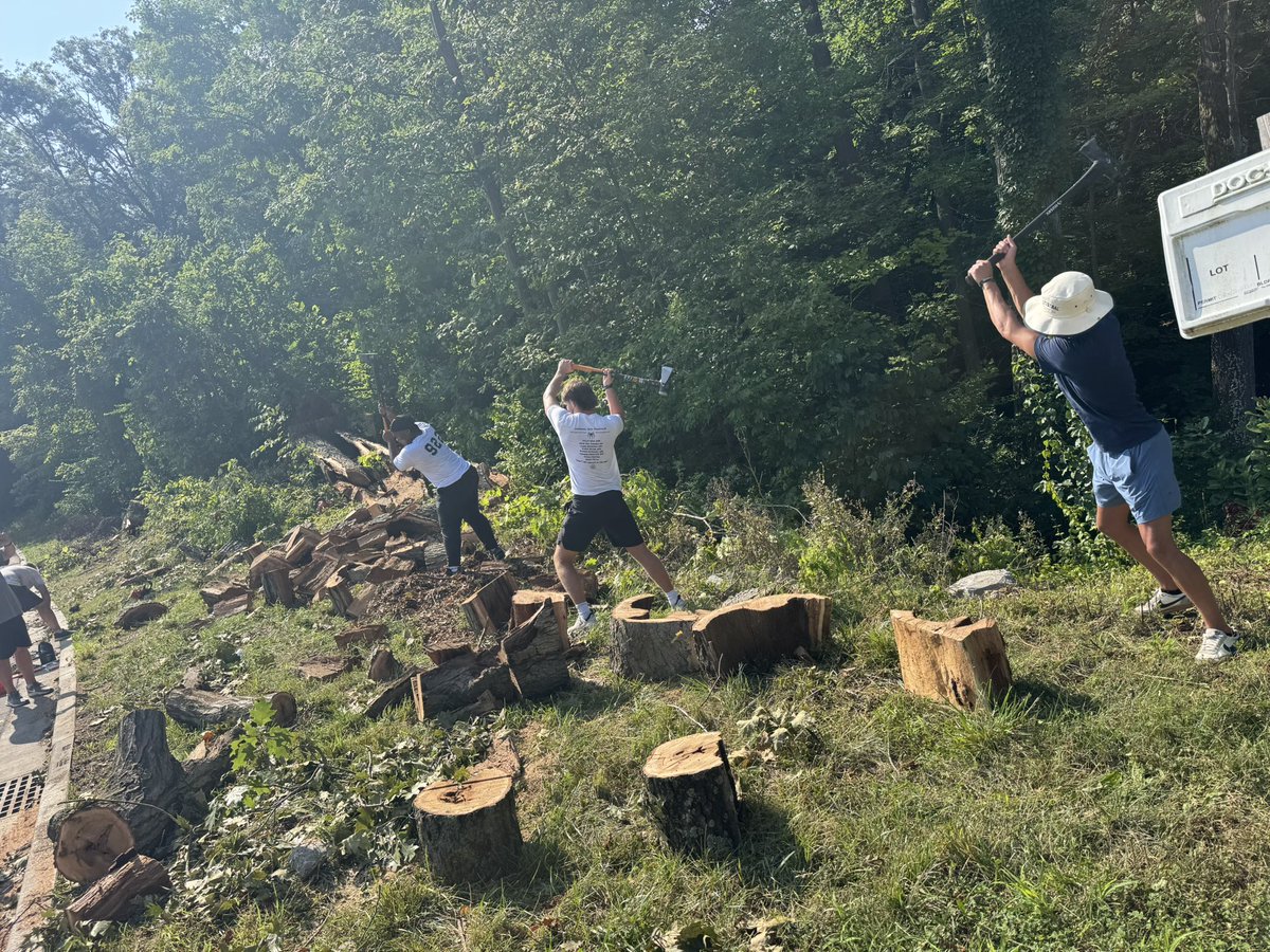 CathedralFBall's tweet image. ☘️🏈 helping out around campus!