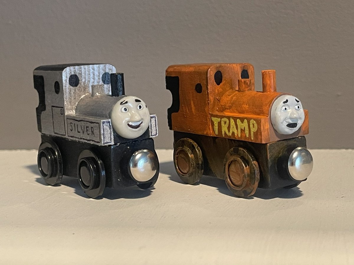 HTJTMattTTTE's tweet image. Silver got turned into Tramp by a magical wizard. Moral of the story: don’t mess with magical wizards.
If anyone has the magazine No. 263 story “The Magic Spell” I’m dying to read the actual thing. All hail the magazine glup shittos.
#HTJTCustoms