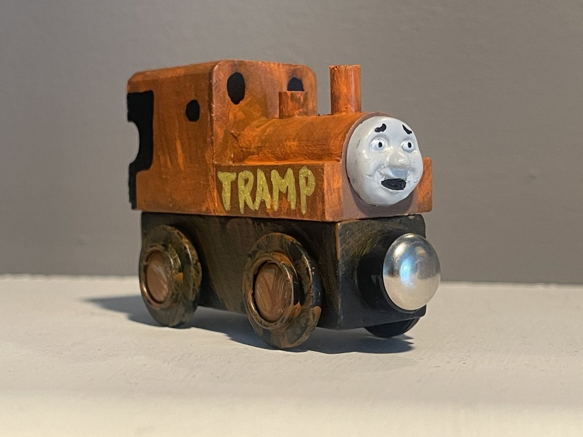 HTJTMattTTTE's tweet image. Silver got turned into Tramp by a magical wizard. Moral of the story: don’t mess with magical wizards.
If anyone has the magazine No. 263 story “The Magic Spell” I’m dying to read the actual thing. All hail the magazine glup shittos.
#HTJTCustoms