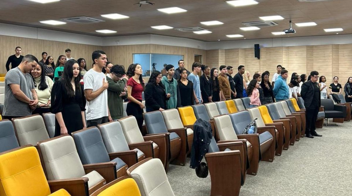 📍Mais de 50 estudantes de escolas públicas de Alfenas participaram da 2ª edição do projeto CSI Mirim e da 1ª edição do CSI Jovem, promovido pela Liga Acadêmica de Ciências Forenses (LACFor/UNIFAL-MG). 

📰 Leia a matéria completa: unif.al/fy0c7