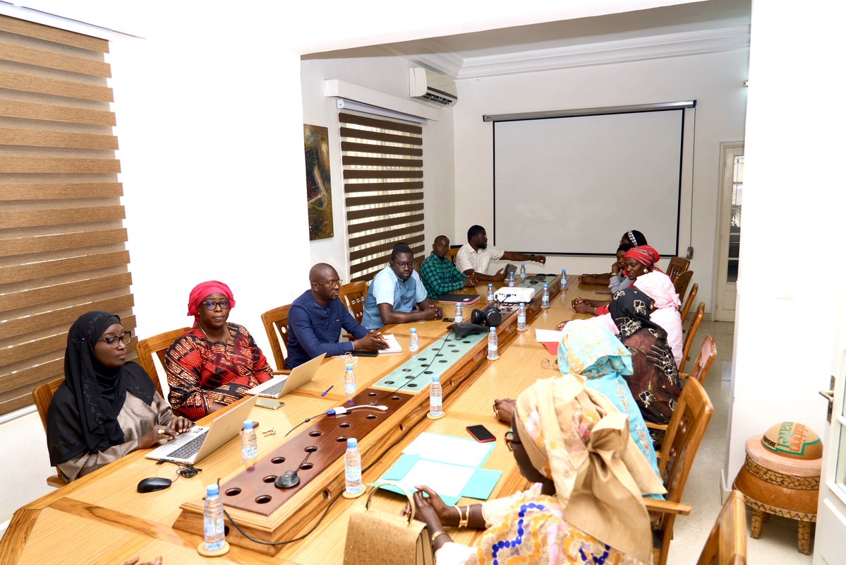 FSonatel's tweet image. La Fondation Sonatel vient en appui à l’Association des Femmes de la cité Comico 2 à Guédiawaye, concernant le projet aquacole mis en place par le Ministère des Forces Armées.
Ce soutien permettra l’aménagement de 4 bassins de pisciculture, 6 tables de maraîchage et le lancement…