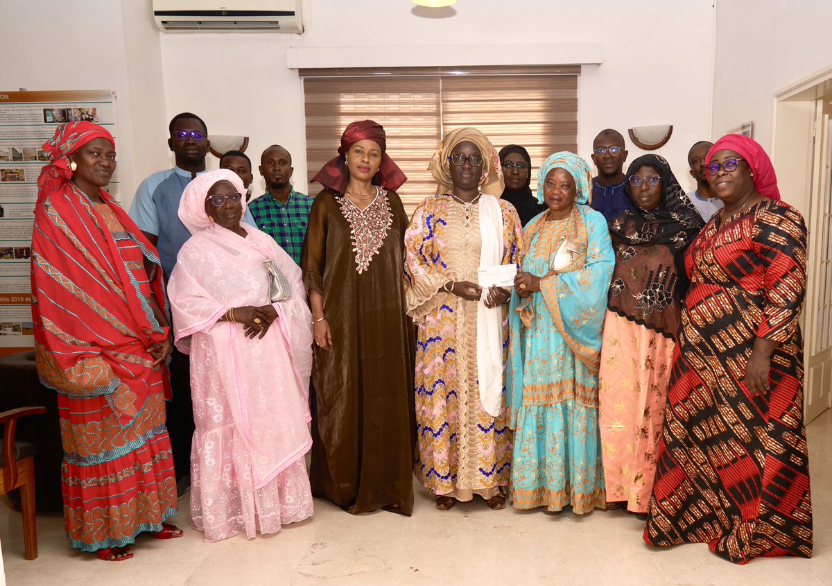 FSonatel's tweet image. La Fondation Sonatel vient en appui à l’Association des Femmes de la cité Comico 2 à Guédiawaye, concernant le projet aquacole mis en place par le Ministère des Forces Armées.
Ce soutien permettra l’aménagement de 4 bassins de pisciculture, 6 tables de maraîchage et le lancement…