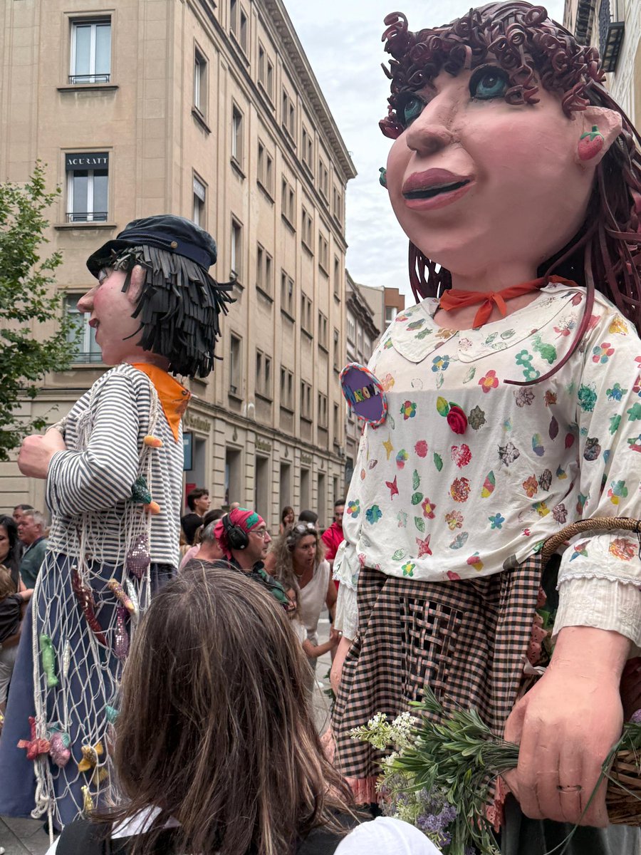 ercmataro's tweet image. A la #Gegantada, els gegants omplen els carrers de Mataró de colors i balls.

Una jornada a les portes de #Santes2025 que demostren la riquesa cultural de Mataró.

💛 Gràcies a les colles i a tothom qui fa possible una tradició tant bonica!