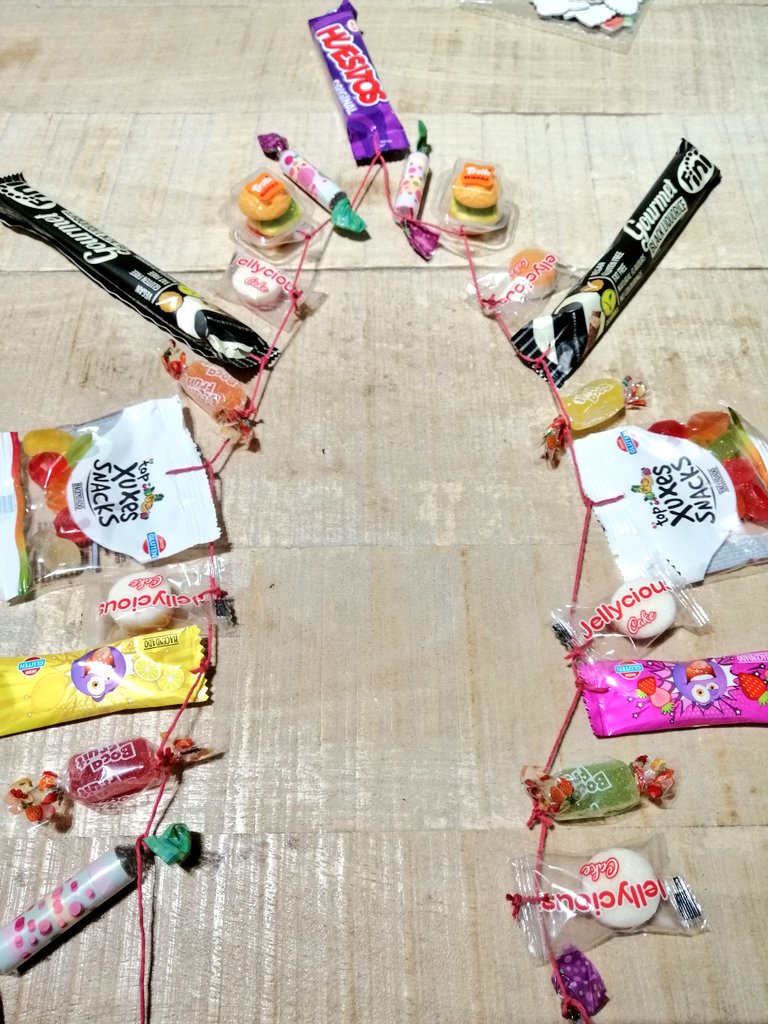 Fent una #cuelga per a un aniversari. Les arrels lleoneses apunten de tant en tant 😉