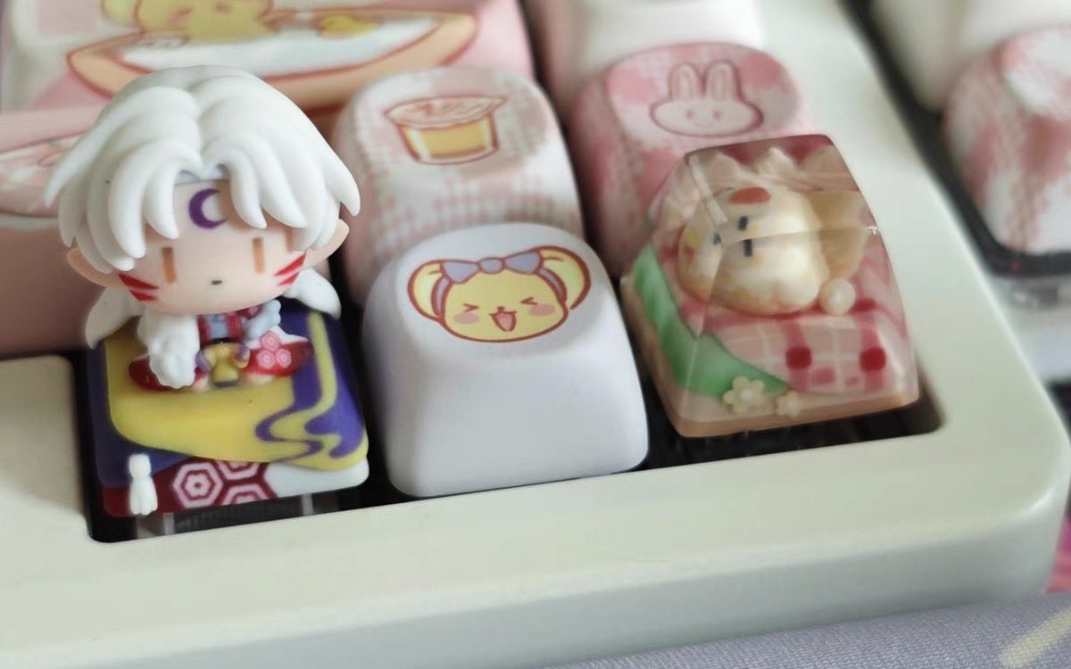mahumahu3000's tweet photo. I bought two of Sesshomaru-sama’s keycaps!!!They’re really, really cute,and I really hope we can get Rin-chan’s too!!!🥺🥺🥺❤️❤️❤️ #SessRinInLove #sesshomaru  #殺りん #殺生丸 #sessrin #SessRinEternity  #犬夜叉 #Rinweek #Sesshomaruweek #Sesshoumaru #inuyasha https://t.co/rp9tzxRFSn