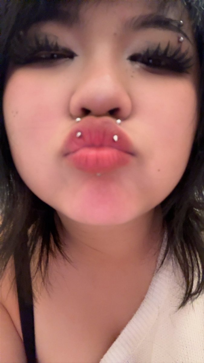 cumsnell's tweet image. muah ! (ew???)