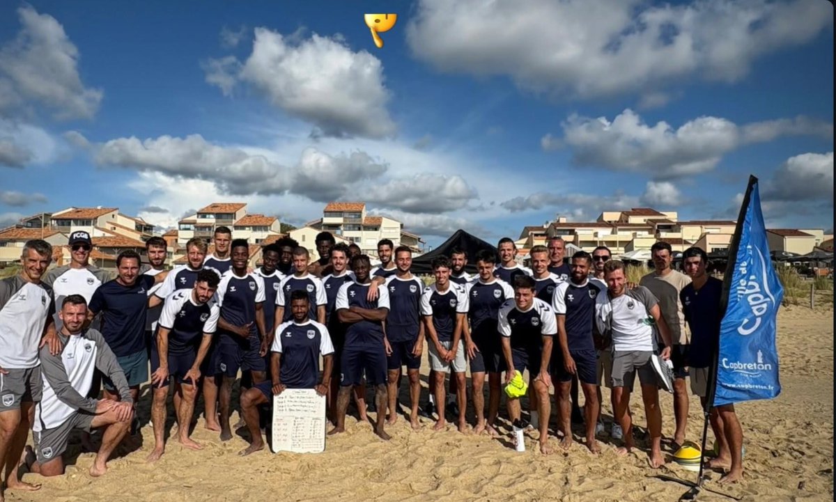 NeyPhilippe's tweet image. Photo du groupe des @girondins lors du stage à Capbreton
💙🤍