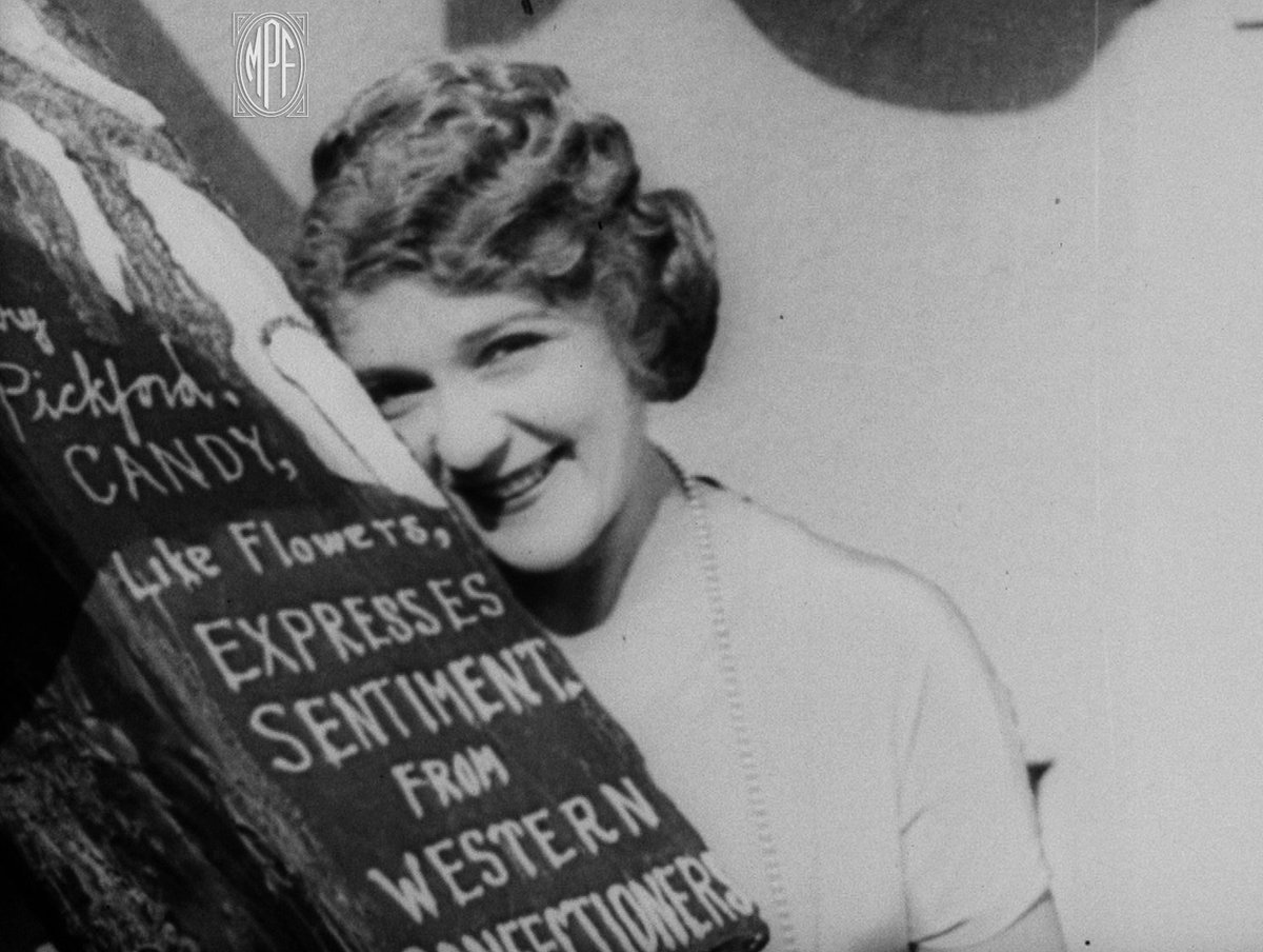 Mary receiving a delicious package at her studio bungalolw circa 1922.

#marypickford #hollywoodlegends #womeninfilm