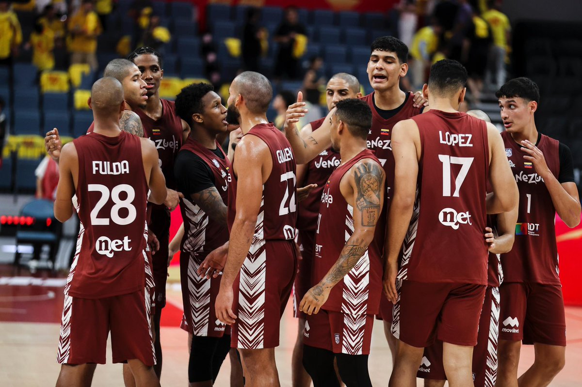 FVBbasketball's tweet image. 🍷🎽🇻🇪

📸 Asociación de Baloncesto de la República Popular China.