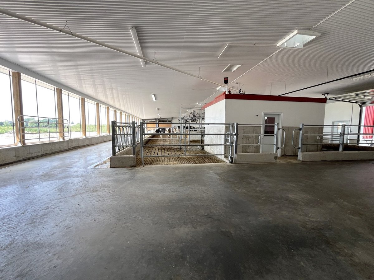 The cows have moved in &amp; all robots are up &amp; running at Karlinrock Holsteins!
This project was an addition to their existing tie-stall that now features 1 #Lely A5 , 1 Lely Discovery, 1 #Hoofcount  Footbath &amp; 1 Lely Juno Flex.
Congrats to the Martin family!
#Grandriverrobotics