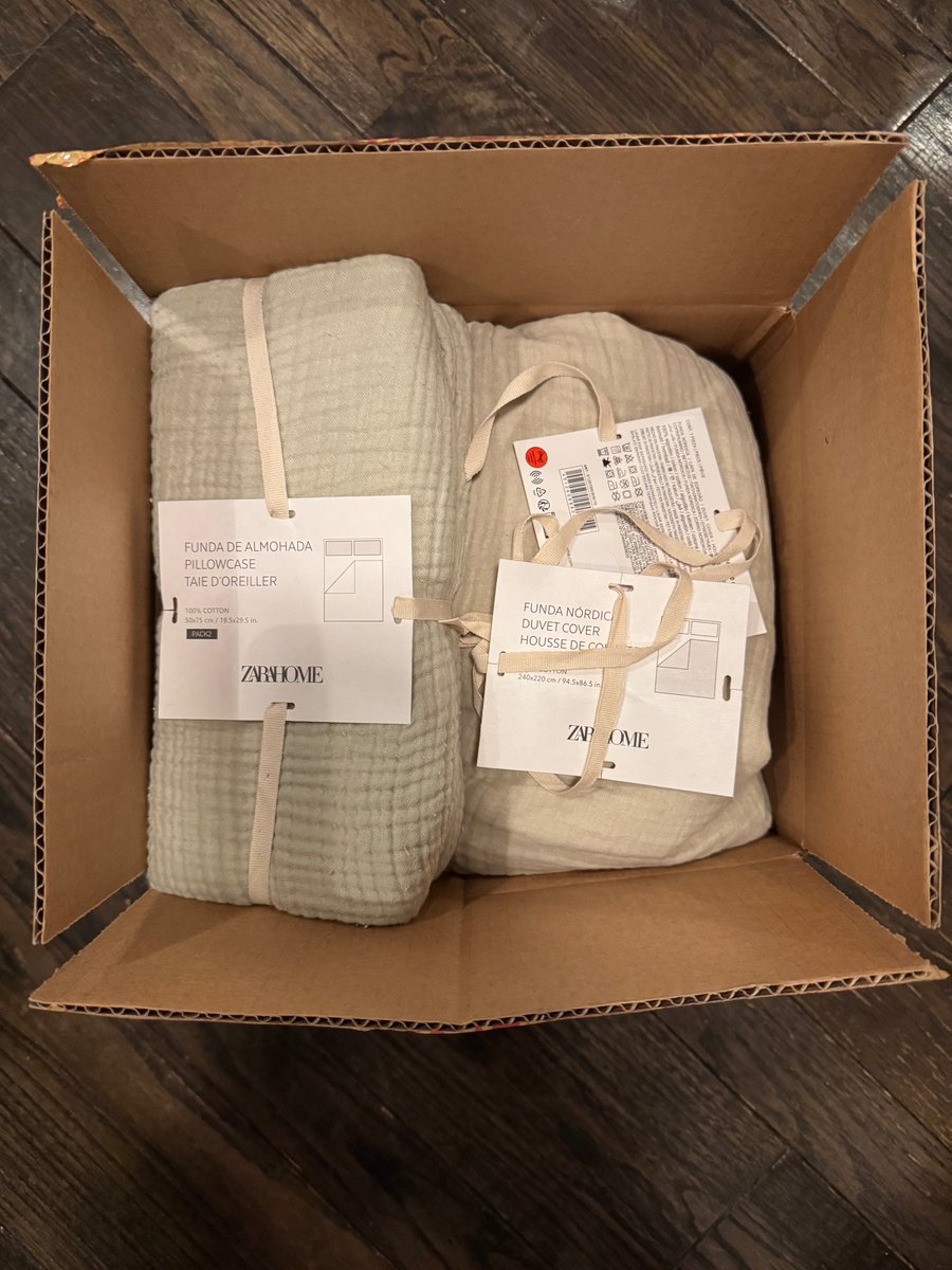 YesMart_PL's tweet photo. @ZARA_Care I have literal proof of my return and customer service is refusing my refund. It has exceeded 14 days. They emailed me that they did not receive my items when I have proof of tags and items being mailed. This is bizarre. @BBBTriCounties https://t.co/KwpnoXwJiT
