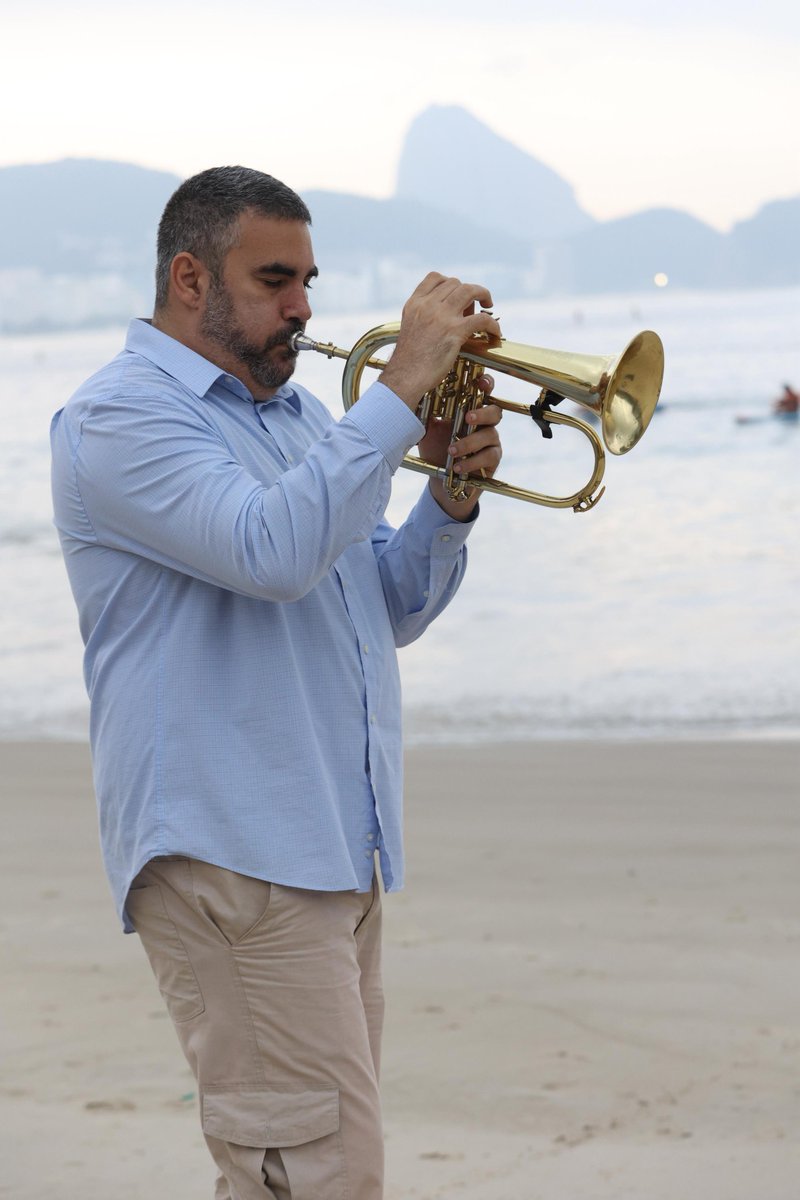andre_muzelll's tweet image. Já são 3 anos de dedicação a música de qualidade. Meu repertório é Tom Jobim e jazz.. quem quiser ouvir entra no meu perfil do Instagram @andresoutomoura