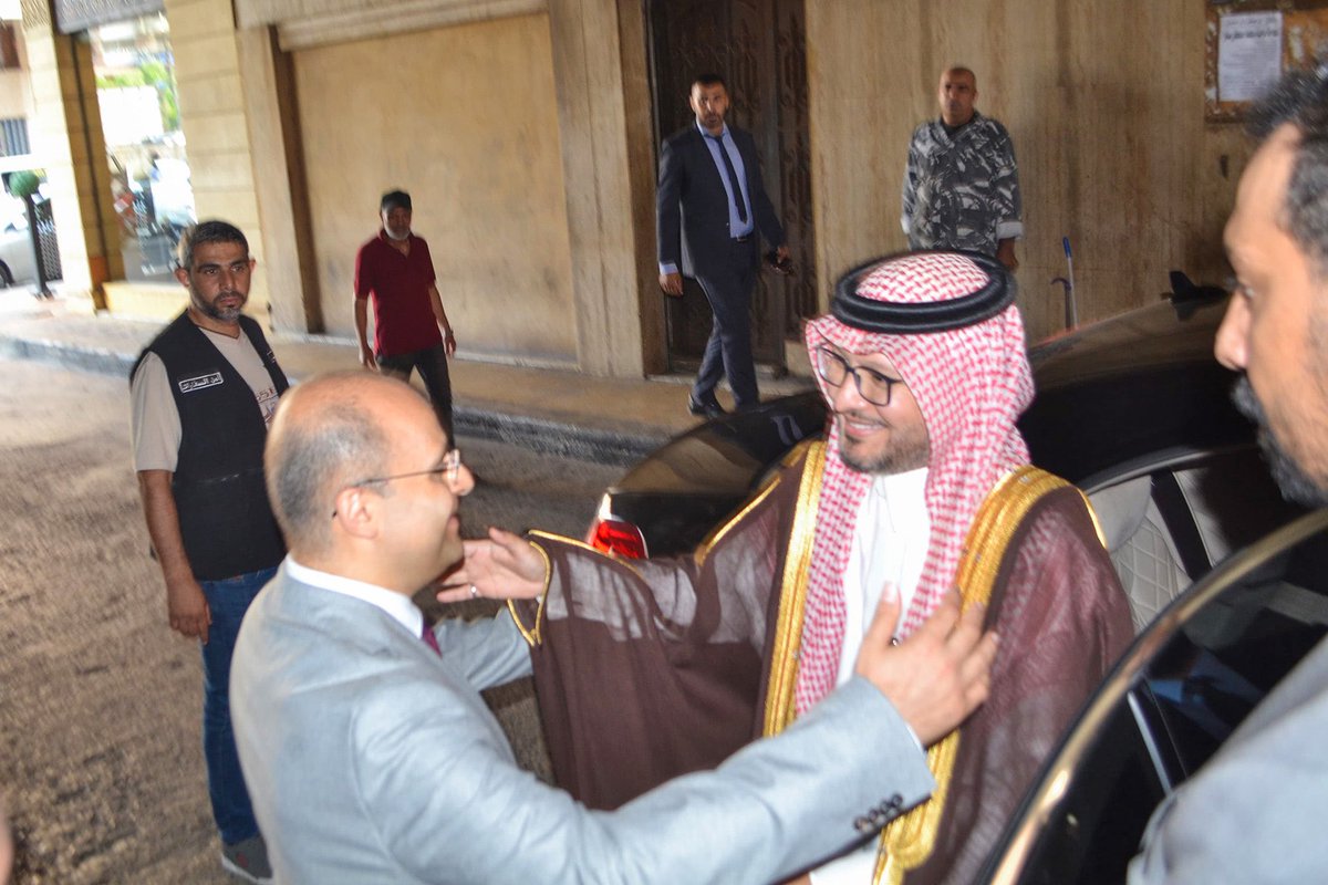 AhmadAhdab_'s tweet photo. لحظة وصول اخي الحبيب الغالي، سفير خادم الحرمين الشريفين، سعادة السفير الدكتور وليد بن عبد الله بخاري @bukhariwaleeed الى دار الفتوى في طرابلس. https://t.co/vfJkmvlzjw