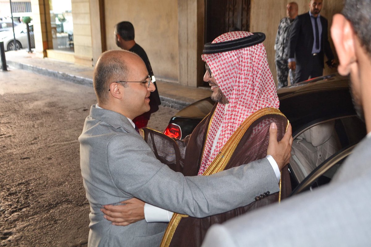 AhmadAhdab_'s tweet photo. لحظة وصول اخي الحبيب الغالي، سفير خادم الحرمين الشريفين، سعادة السفير الدكتور وليد بن عبد الله بخاري @bukhariwaleeed الى دار الفتوى في طرابلس. https://t.co/vfJkmvlzjw