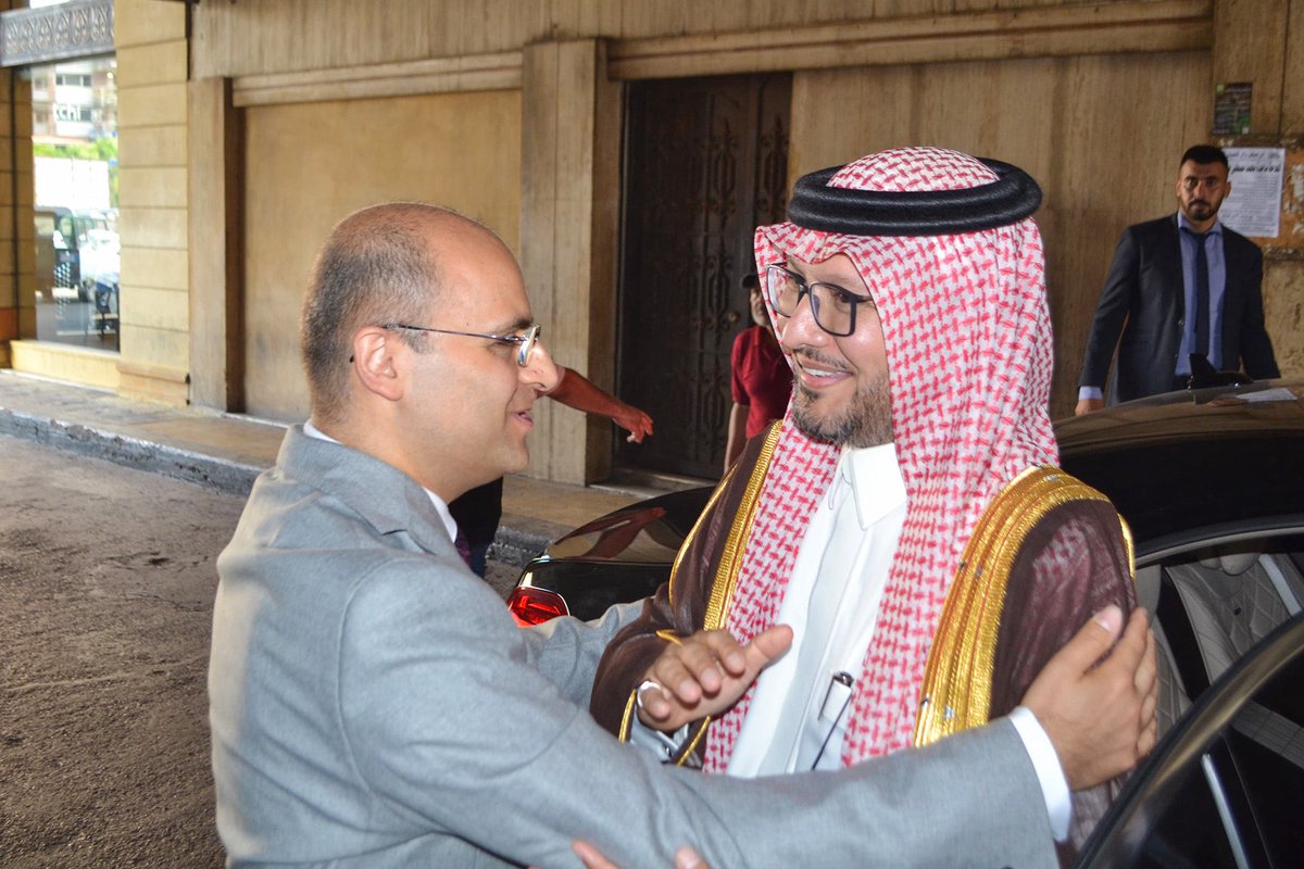 AhmadAhdab_'s tweet photo. لحظة وصول اخي الحبيب الغالي، سفير خادم الحرمين الشريفين، سعادة السفير الدكتور وليد بن عبد الله بخاري @bukhariwaleeed الى دار الفتوى في طرابلس. https://t.co/vfJkmvlzjw