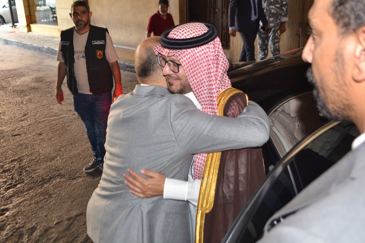 AhmadAhdab_'s tweet photo. لحظة وصول اخي الحبيب الغالي، سفير خادم الحرمين الشريفين، سعادة السفير الدكتور وليد بن عبد الله بخاري @bukhariwaleeed الى دار الفتوى في طرابلس. https://t.co/vfJkmvlzjw