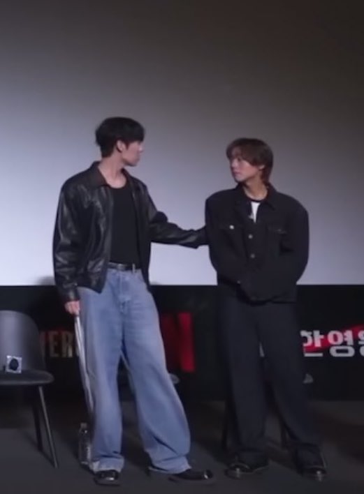 jih0__On's tweet image. can they tie themselves together like a pre-roasted thanksgiving turkey so they can never leave each other