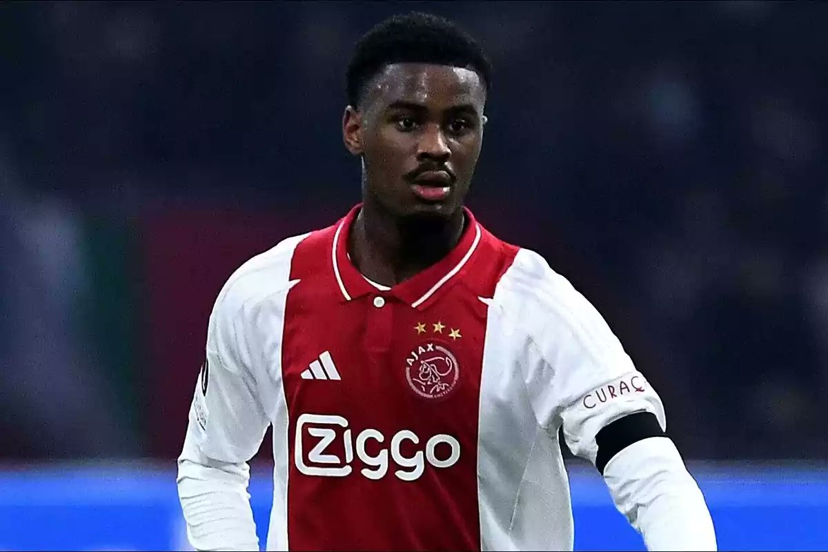 TheBlueDodger's tweet image. ๐จ Jorrel Hato isn't on the bench for Ajax tonight after he informed the club about his desire to join Chelsea.
(@FabrizioRomano) #CFC