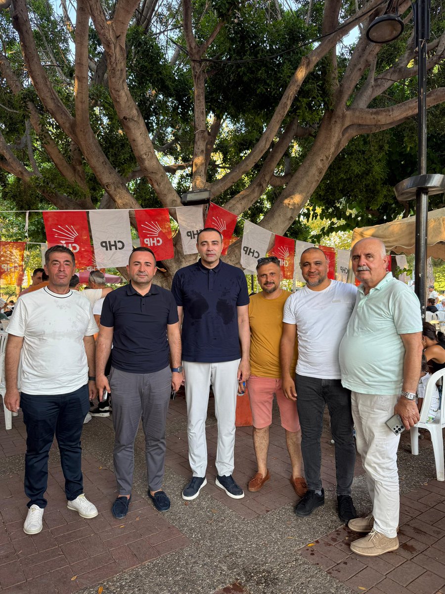 AykutKaya07's tweet image. Manavgat İlçe Örgütümüzün Muharrem ayı münasebetiyle Cumhuriyet Meydanı’nda düzenlemiş olduğu aşure etkinliğine katıldık.
Belediye Meclis Üyemiz Mehmet Çevik’in de tahliye olarak aramıza katılması bizi ayrıca mutlu etti.
Yüce Allah ibadetlerimizi ve dualarımızı kabul etsin.…