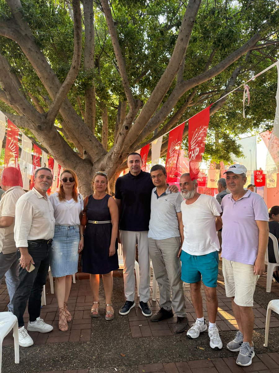 AykutKaya07's tweet image. Manavgat İlçe Örgütümüzün Muharrem ayı münasebetiyle Cumhuriyet Meydanı’nda düzenlemiş olduğu aşure etkinliğine katıldık.
Belediye Meclis Üyemiz Mehmet Çevik’in de tahliye olarak aramıza katılması bizi ayrıca mutlu etti.
Yüce Allah ibadetlerimizi ve dualarımızı kabul etsin.…