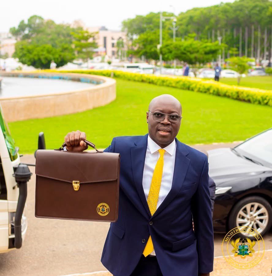 SaniBasiru3's tweet image. One man Thousand. Ato Forson will be GOAT if all finance ministers we’ve had in 4th Republic if he continues like this 👍 @Bridget_Otoo @malik_basintale @gyaigyimii