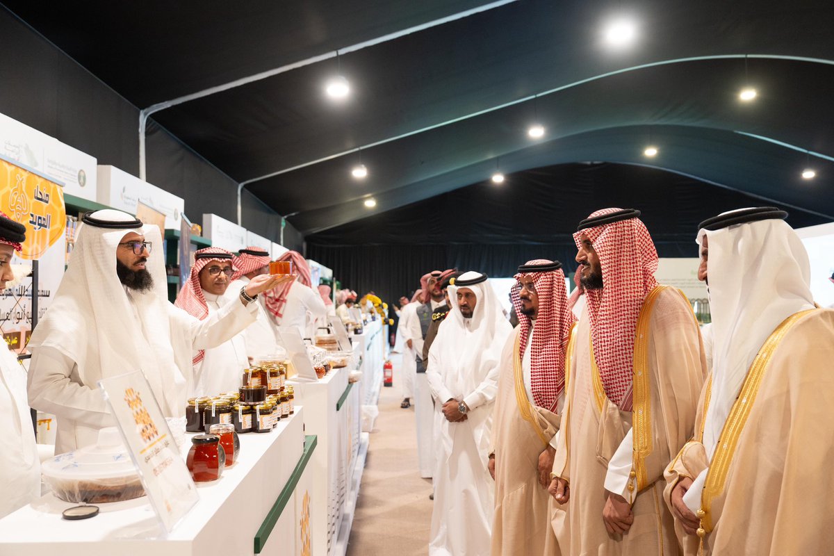 يعتبر #مهرجان_العسل_السابع_عشر بـ #الباحة أحد أهم المهرجانات على مستوى المنطقة لأنه يعرض أجود أنواع العسل ويمكن النحالين من عرض هذه المنتجات للزوار خصوصا في فصل الصيف 
ومانلاحظه من اهتمام ودعم سمو سيدي أمير المنطقة يحفظه الله هو خير شاهد على أهمية هذا المهرجان 
شكرا لـ