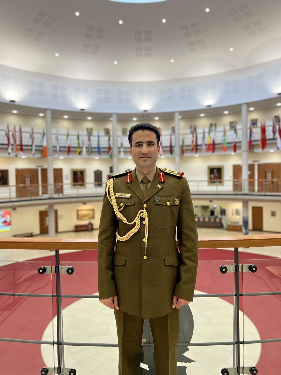 RahmanSleman's tweet photo. سوپاس بۆ خودا توانیم بە سەرکەوتوویی خولی فەرماندەیی و ئەرکانی پێشکەوتوو(ACSC28) لە ئەکادیمیای بەرگری بەریتانیا تەواو بکەم و شارەی ڕوکن بەدەست بهێنم . 
لەگەل ئەوەشدا توانیم بڕوانامەی ماستەر لە هونەری جەنگ لە کینگز کۆلێج لە لەندەن بەدەست بهێنم . https://t.co/bja3B1dQ4o