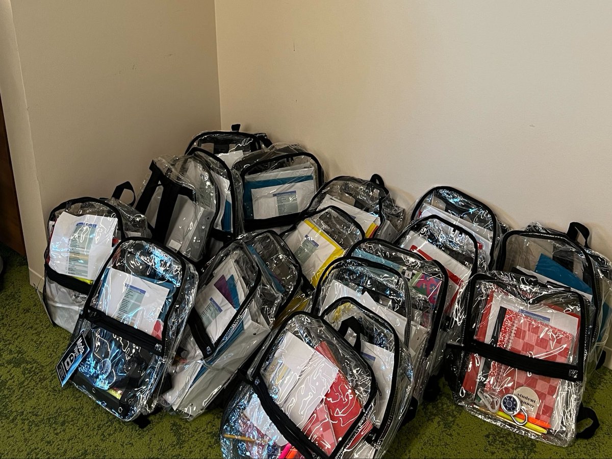 salesforcejobs's tweet image. Teams in Dallas invited the office to donate school supplies, then packed them into backpacks for their local Boys and Girls Club. 🎒✨ Fantastic job, team!